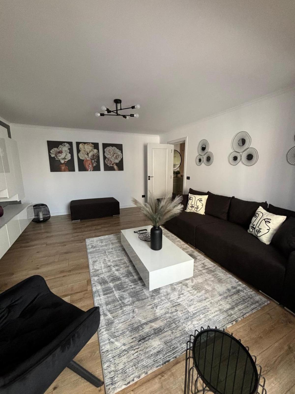 Rorada Apartament ฟาการาช ภายนอก รูปภาพ